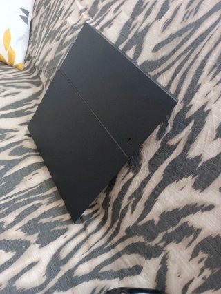 Consola PS4, viene con cable, pero sin caja ps4