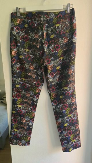 Pantalón Kiabi estampado floral