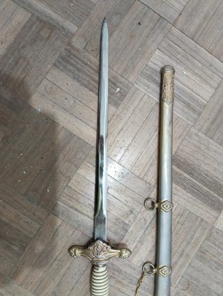 Espadín militar antiguo paracaidista