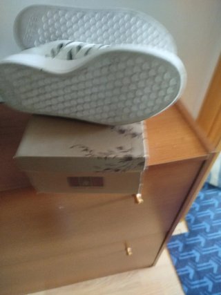 Zapatillas Adidas Blancas y Negras