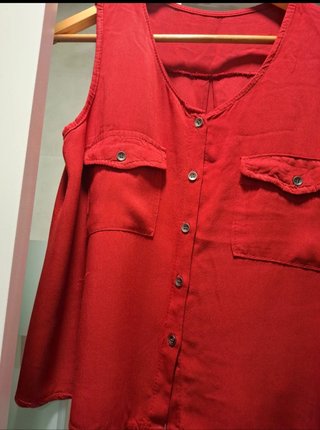 Camisa sin mangas roja