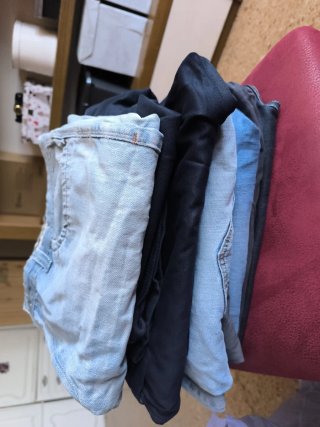 12 Pantalón y Bermudas todos 10€