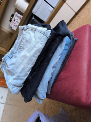 12 Pantalón y Bermudas todos 10€