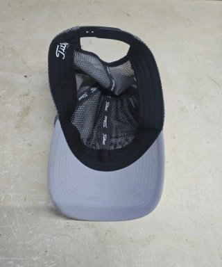 Boné Titleist Cinza e Branco