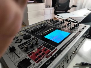 Roland MC-909 + Funda + Certificado