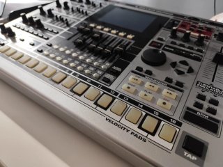 Roland MC-909 + Funda + Certificado