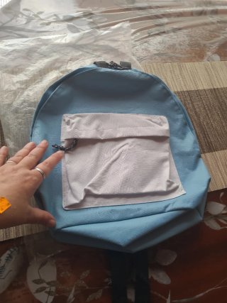 Mochila azul y blanca