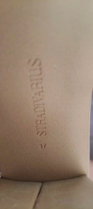 Sandalias tacón Stradivarius beige