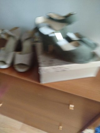 Sandalias de verano rosas puestas 1vez verdes nuev