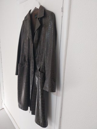 Gabardina larga Zara efecto cocodrilo, Talla S