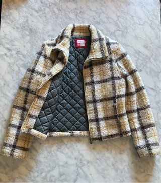 Cazadora Pepe Jeans cuadros beige y marrón