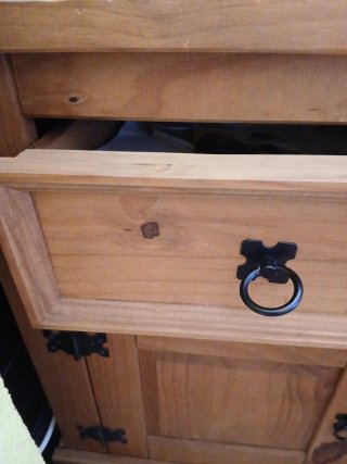 Mesita de noche de madera