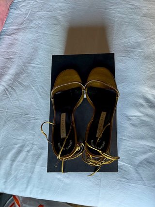 Sandalias Pura López doradas tacón
