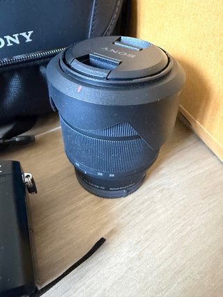 Sony Alpha 7 + objetivo + accesorios