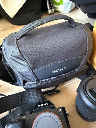 Sony Alpha 7 + objetivo + accesorios
