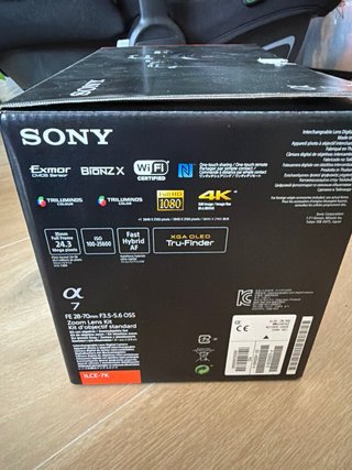 Sony Alpha 7 + objetivo + accesorios