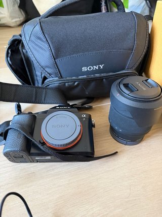Sony Alpha 7 + objetivo + accesorios