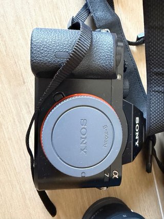Sony Alpha 7 + objetivo + accesorios