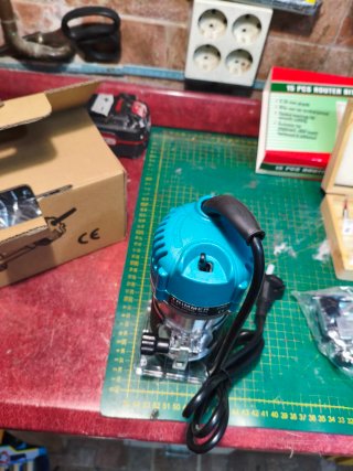 Fresadora eléctrica Taller + Set 15 Fresas