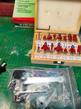 Fresadora eléctrica Taller + Set 15 Fresas