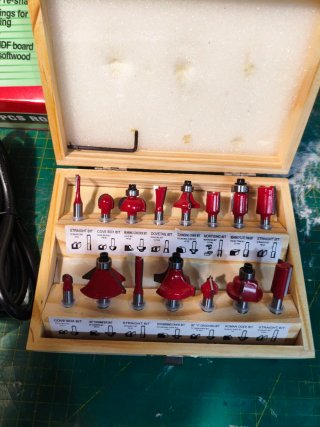 Fresadora eléctrica Taller + Set 15 Fresas