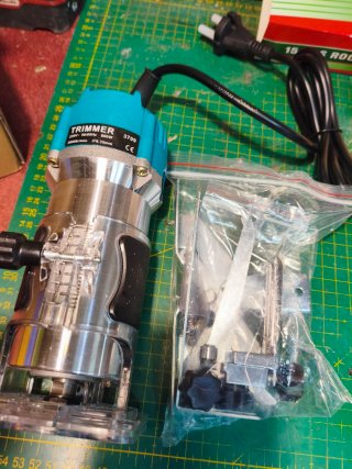 Fresadora eléctrica Taller + Set 15 Fresas