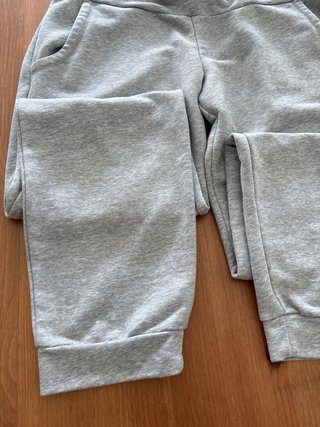Pantalón chándal Adidas gris