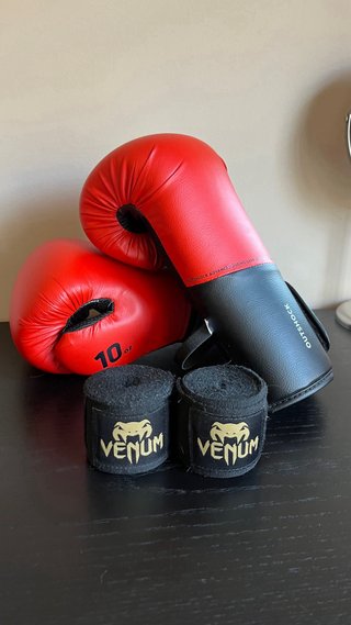 Guantes de Boxeo Rojos 10 oz + vendas venum