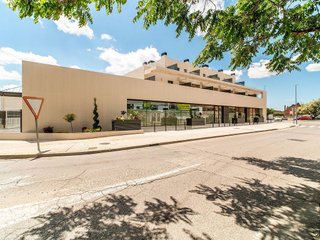 Local comercial en alquiler en Urb. Belvalle en Meco