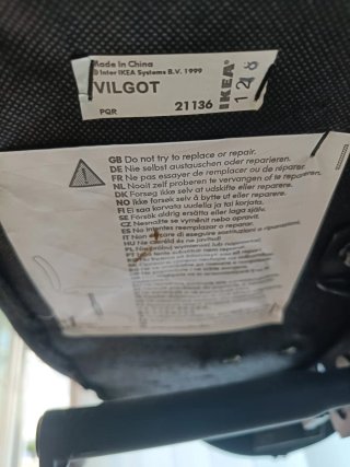Silla de oficina negra modelo Vilgot Ikea.