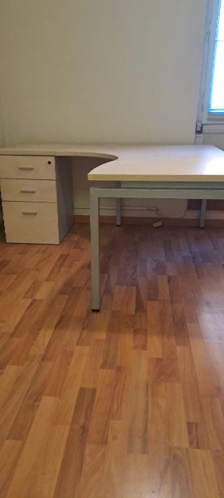 Mesa de oficina angular madera y metal