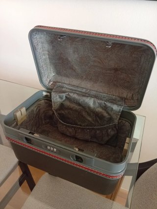 Neceser rígido de viaje con combinación