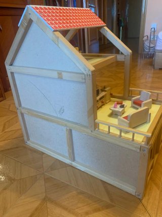 Casita de muñecas de madera