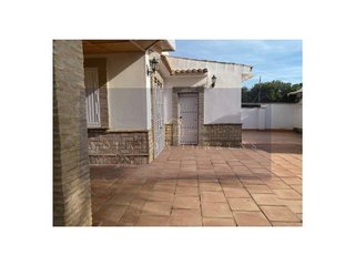 Chalet en venta en Carmona