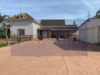 Chalet en venta en Carmona