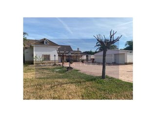 Chalet en venta en Carmona