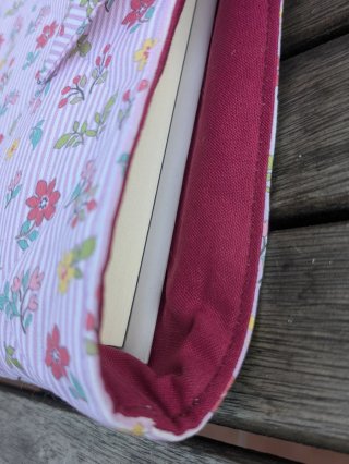 Funda libro acolchada. Neceser box.