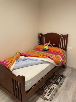 Dormitorio completo de madera maciza