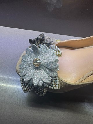 Zapatos Alma en Pena dorados y plateados