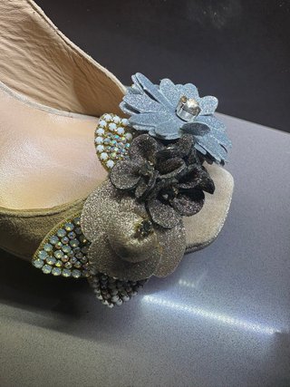 Zapatos Alma en Pena dorados y plateados