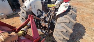 Tractor Ebro con pala frontal