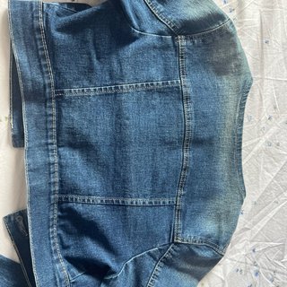 Giacca corta di jeans con paillettes