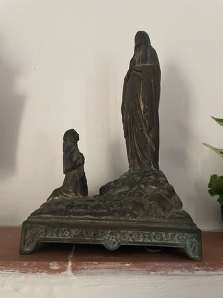 Caja de música en bronce virgen de Lourdes