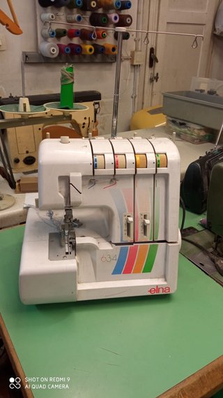 Máquina Overlock Elna 634 4 hilos