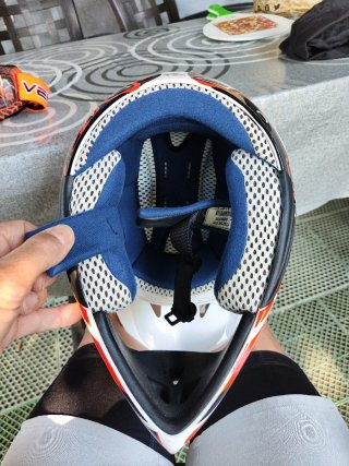 Casco infantil de cross y gafas