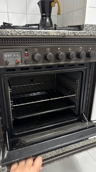 Cocina de gas butano con horno Teka