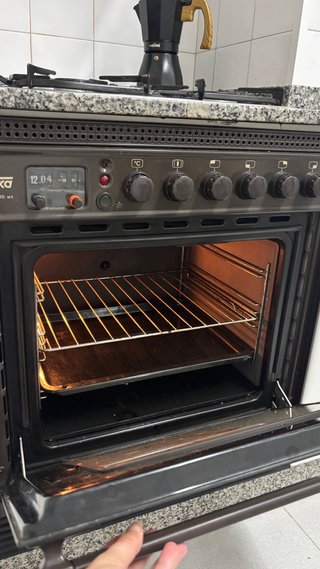 Cocina de gas butano con horno Teka