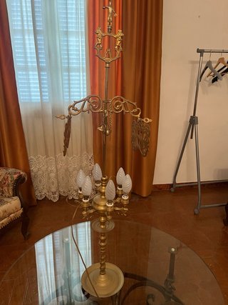 Lampada da terra dorata