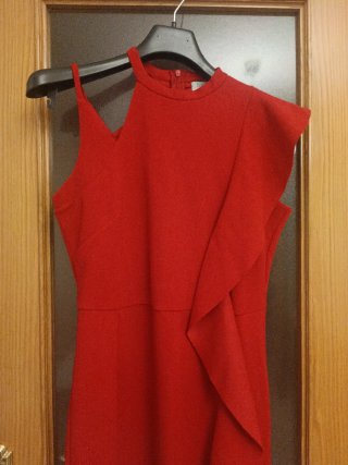 Vestido rojo para eventos. Solo una puesta