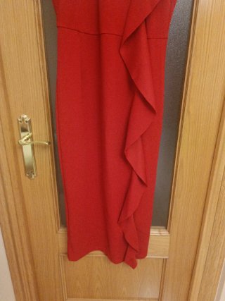 Vestido rojo para eventos. Solo una puesta